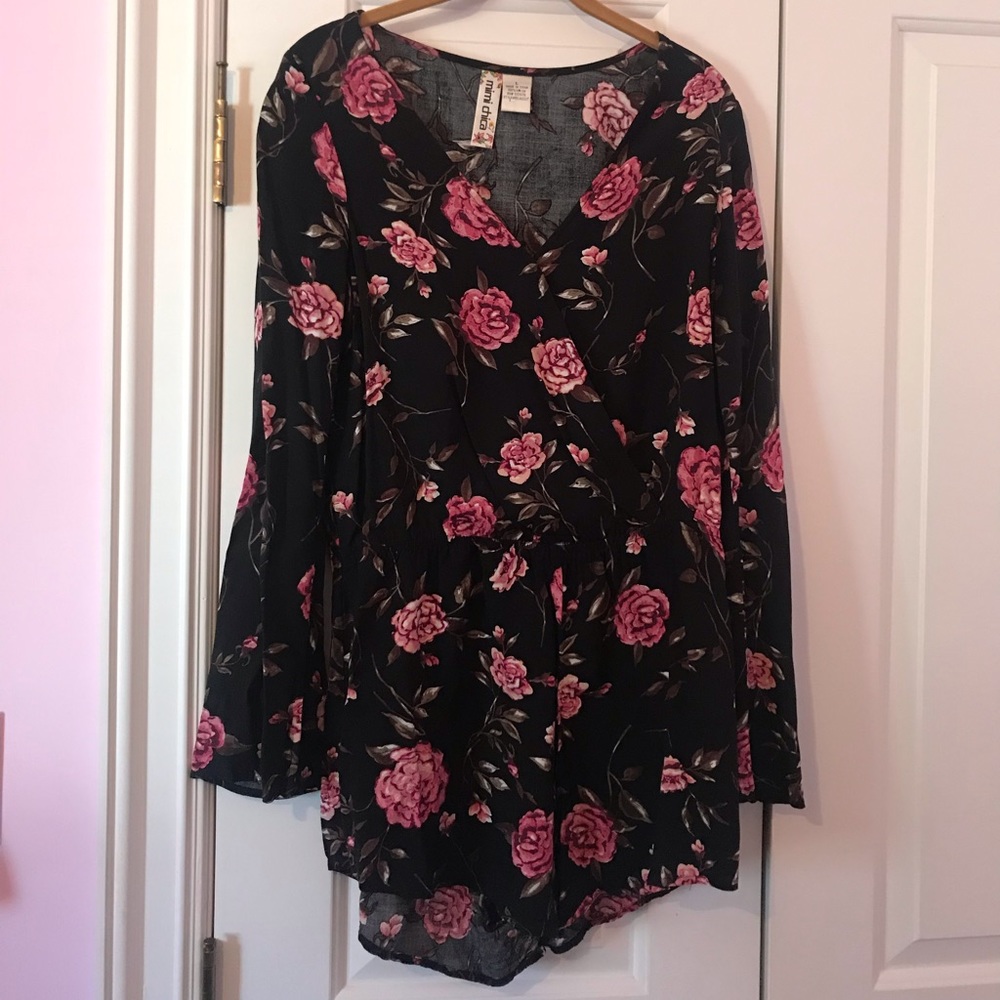 Cute flower romper!